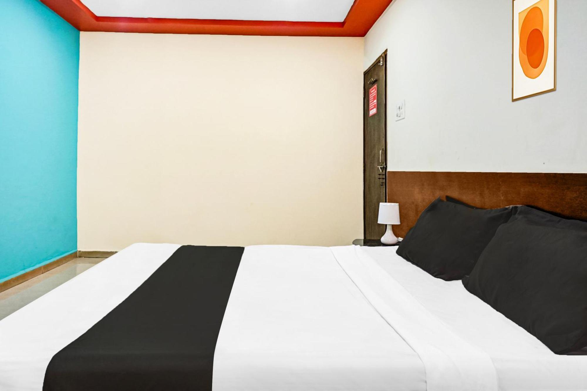 Hotel O Royal Lodge Koregaon Buitenkant foto