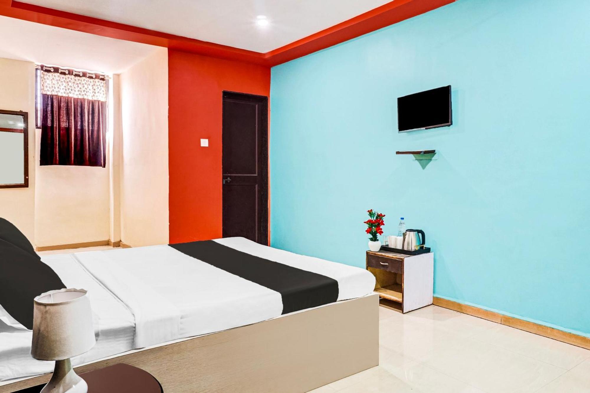 Hotel O Royal Lodge Koregaon Buitenkant foto