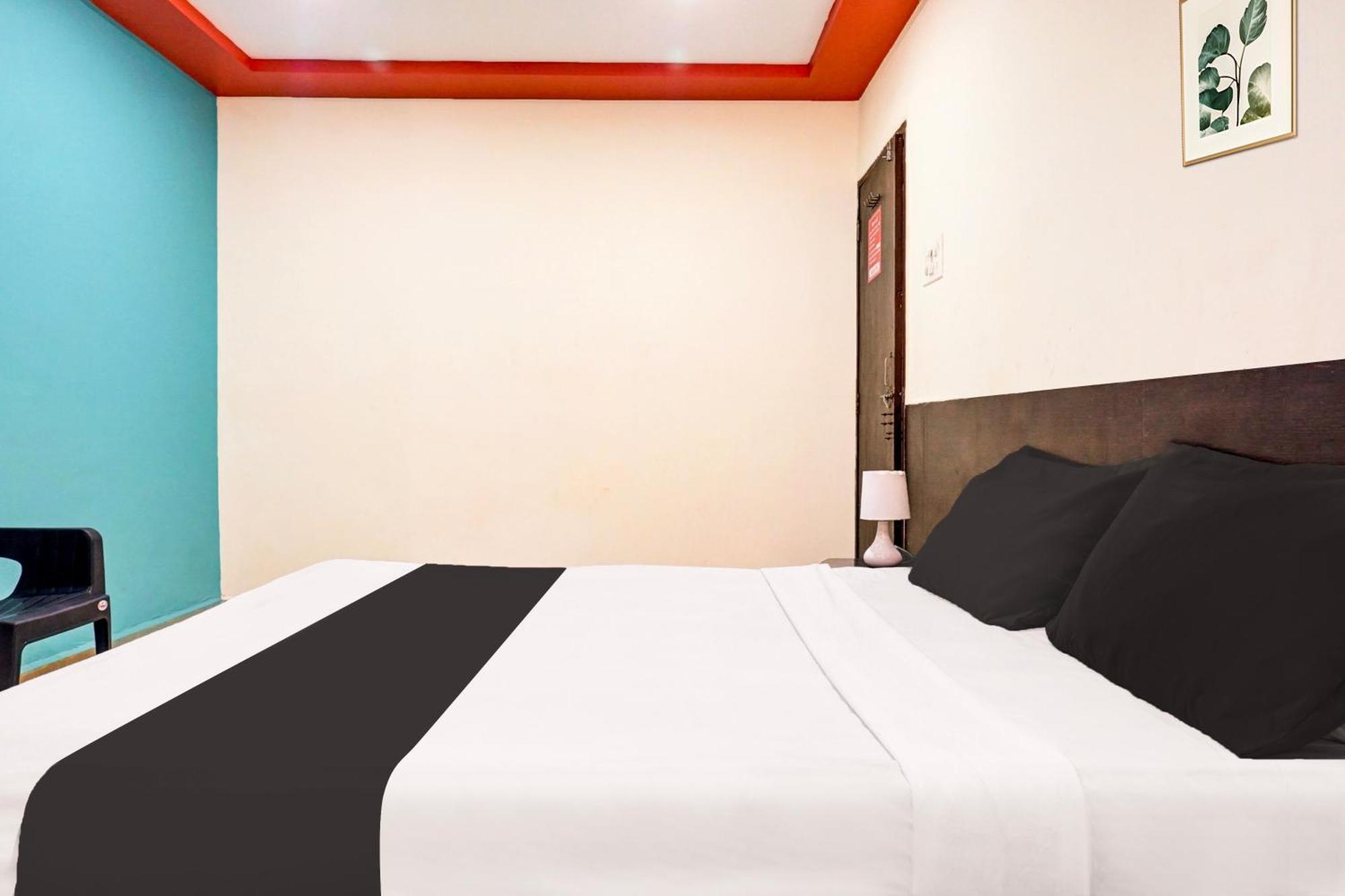 Hotel O Royal Lodge Koregaon Buitenkant foto