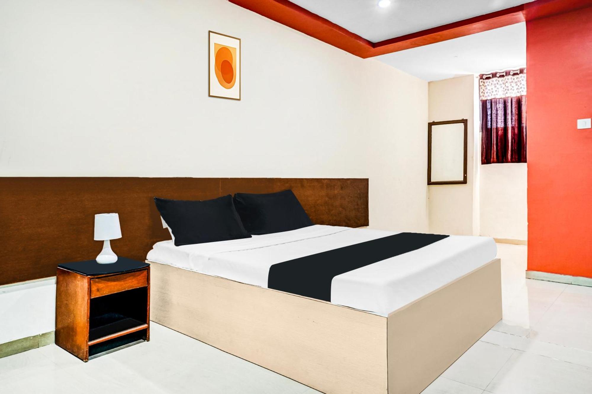 Hotel O Royal Lodge Koregaon Buitenkant foto