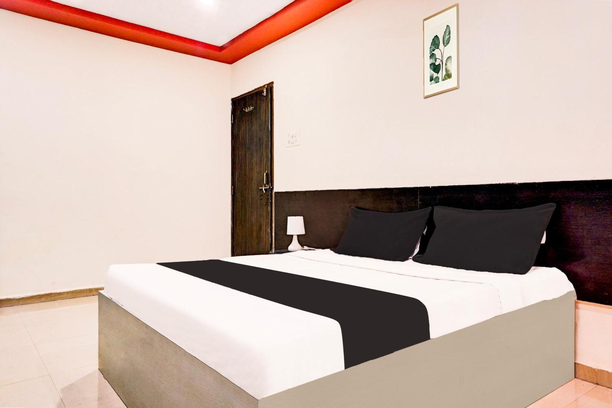 Hotel O Royal Lodge Koregaon Buitenkant foto